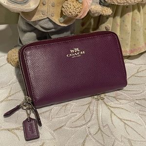 Vintage Coach zip around leather wallet clutch in plum